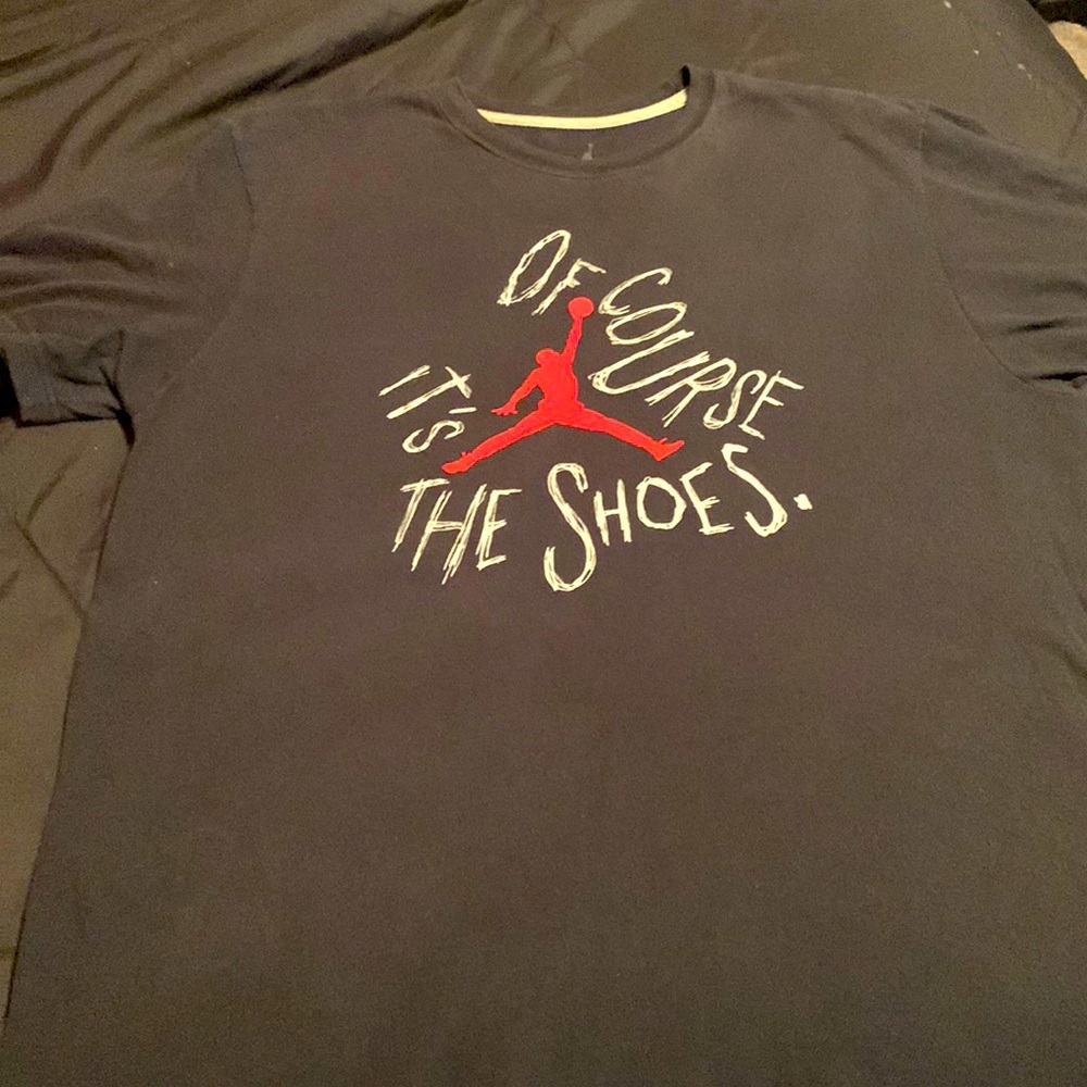 Nike air jordan mens t-shirt size 2xl in black & red with a Jordan symbol